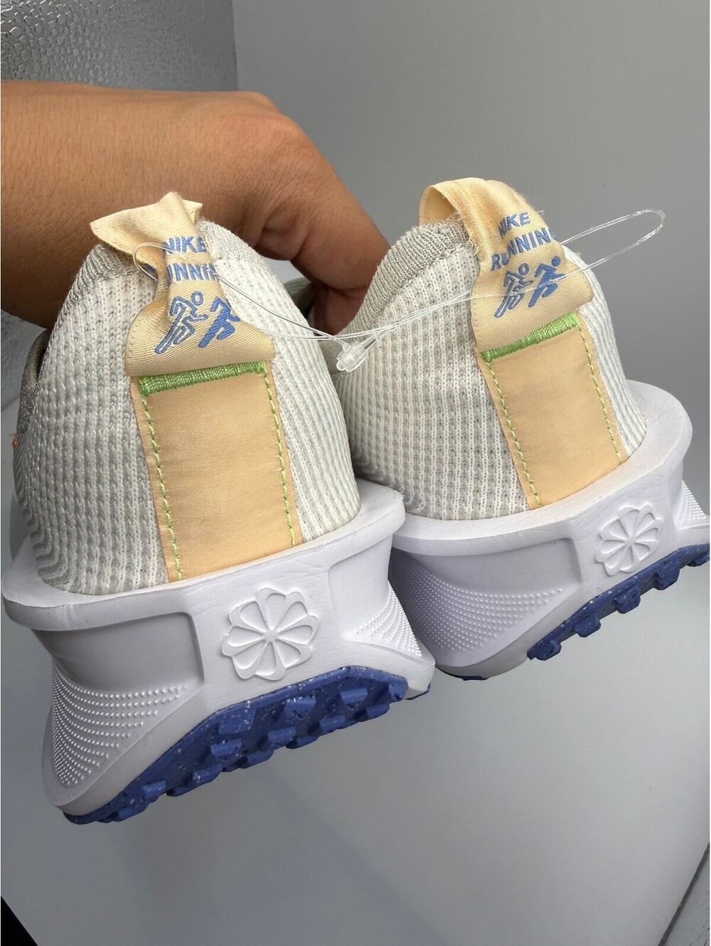 Nike Interact Running Shoes - Men's 9.5 - Picture 7 of 8
